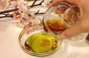 Льняное масло и мед как эффективное народное средство против приподнятых родинок