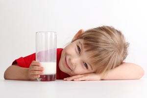 Лечение кашля у детей молоком с медом