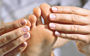 Грибок на ногтях стоп и рук: как выявить заболевание, выделить стадии развития