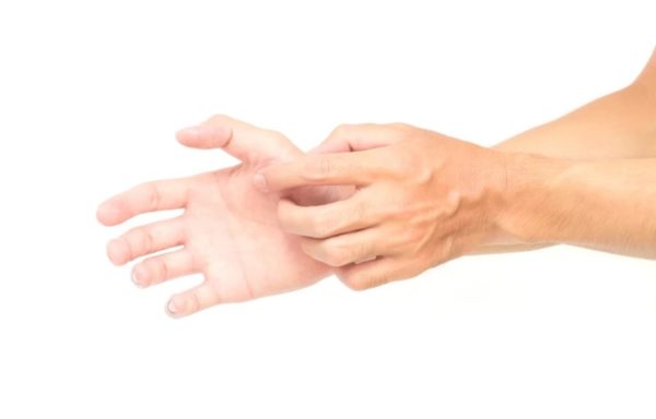 Зудящие руки: причины покраснения и шелушения и как лечить в домашних условиях